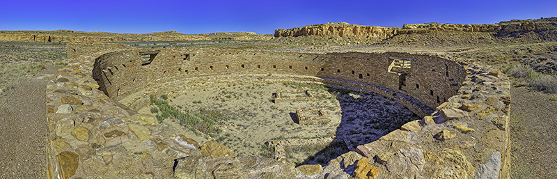 The eastern horizon as seen from one of the most astronomically 
          remarkable structures in Chaco Canyon -- a Great Kiva that some call Casa Rinconada 